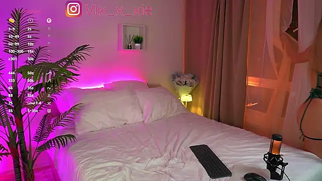 ViXXXiee online show from 10-07-25, 07:00