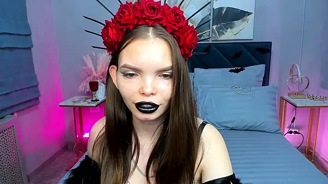 Curvy Dynamite  online show from 10-31-25, 01:06