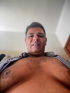 Snapshot of SecretlyDD chatting on 10-28-25, 09:02 SecretlyDD online show from 10-28-25, 09:02