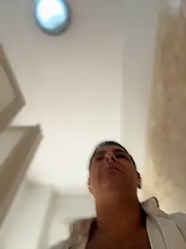 Snapshot of SecretlyDD chatting on 11-12-25, 09:42 SecretlyDD online show from 11-12-25, 09:42