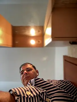 Snapshot of SecretlyDD chatting on 12-03-25, 09:29 SecretlyDD online show from 12-03-25, 09:29