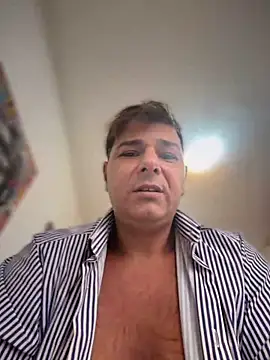 Snapshot of SecretlyDD chatting on 04-13-26, 10:21 SecretlyDD online show from 04-13-26, 10:21