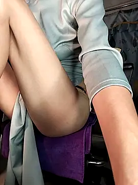 Snapshot of Lucy_limon chatting on 12-18-25, 08:53 Lucy limon online show from 12-18-25, 08:53