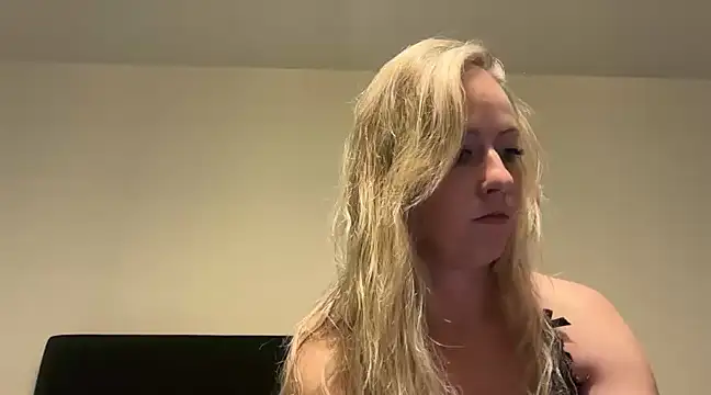 Emmy frenchie online show from 01-02-25, 08:02