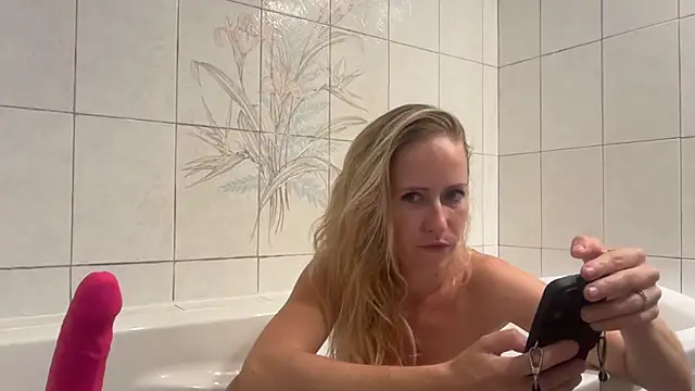 Emmy frenchie online show from 09-21-25, 06:53