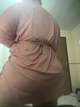 Snapshot of pAuLa_- chatting on 02-18-25, 10:14 pAuLa - online show from 02-18-25, 10:14