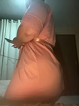 Snapshot of pAuLa_- chatting on 02-21-25, 01:11 pAuLa - online show from 02-21-25, 01:11