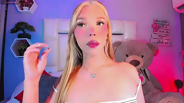 Snapshot of Aileen_18 chatting on 09-21-25, 08:32 Aileen 18 online show from 09-21-25, 08:32