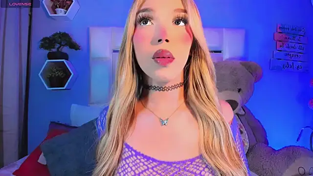 Snapshot of Aileen_18 chatting on 10-03-25, 10:40 Aileen 18 online show from 10-03-25, 10:40