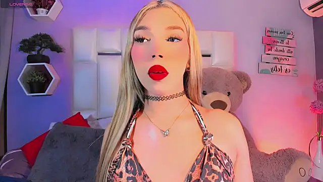 Snapshot of Aileen_18 chatting on 10-10-25, 06:12 Aileen 18 online show from 10-10-25, 06:12