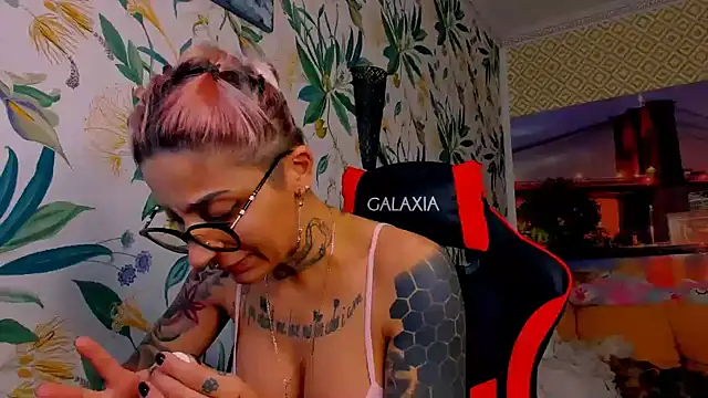 Snapshot of Lucky_Deniz chatting on 12-15-25, 09:08 Lucky Deniz online show from 12-15-25, 09:08