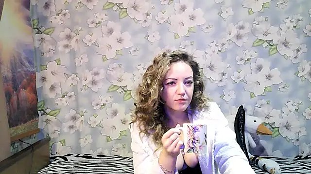 KattyLuuu online show from 10-18-25, 08:53