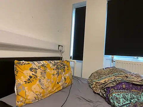 LavenderBuxton online show from 02-04-25, 01:06