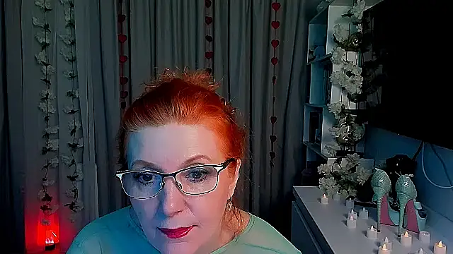 Snapshot of Fire-Fox-One chatting on 10-30-25, 09:04 Fire-Fox-One online show from 10-30-25, 09:04