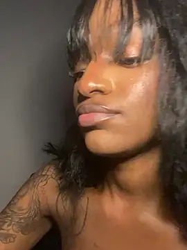 Snapshot of Zizi-campbel chatting on 02-02-25, 11:53 Zizi-campbel online show from 02-02-25, 11:53