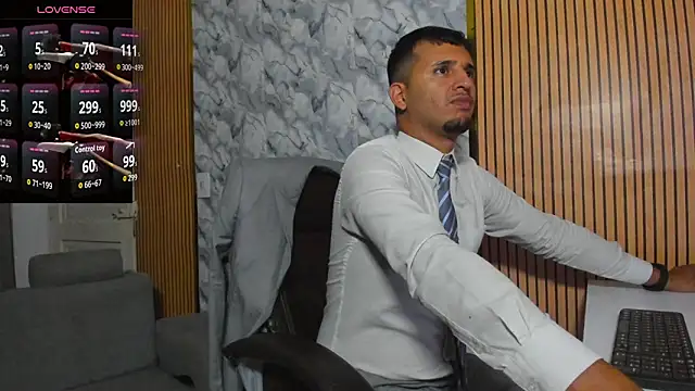 Hideintheoffice online show from 12-05-25, 05:16