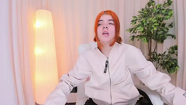 Snapshot of Maddy_bennet chatting on 02-20-25, 10:27 Maddy bennet online show from 02-20-25, 10:27