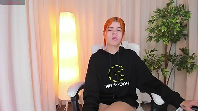 Snapshot of Maddy_bennet chatting on 02-27-25, 04:20 Maddy bennet online show from 02-27-25, 04:20