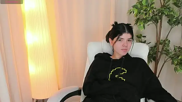 Snapshot of Maddy_bennet chatting on 03-07-25, 07:30 Maddy bennet online show from 03-07-25, 07:30