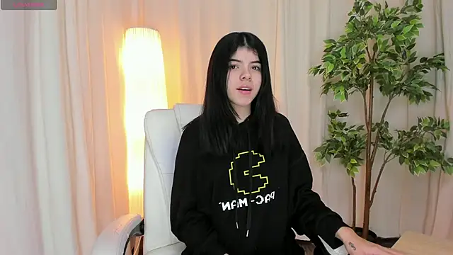 Snapshot of Maddy_bennet chatting on 03-11-25, 04:32 Maddy bennet online show from 03-11-25, 04:32