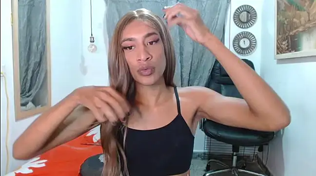 Snapshot of Dannacamilsaenz chatting on 01-22-25, 11:56 Dannacamilsaenz online show from 01-22-25, 11:56