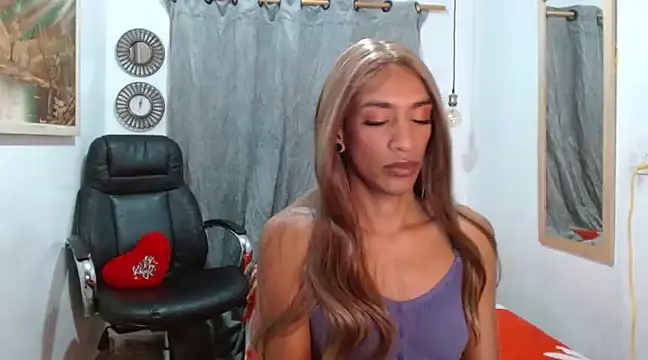 Snapshot of Dannacamilsaenz chatting on 02-08-25, 11:44 Dannacamilsaenz online show from 02-08-25, 11:44