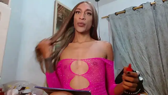 Snapshot of Dannacamilsaenz chatting on 10-05-25, 12:14 Dannacamilsaenz online show from 10-05-25, 12:14