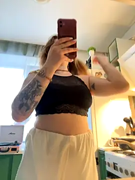 Snapshot of MayaMystic chatting on 10-29-25, 01:13 MayaMystic online show from 10-29-25, 01:13