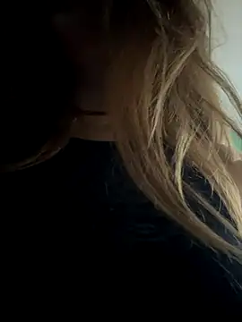 Snapshot of MayaMystic chatting on 11-11-25, 11:32 MayaMystic online show from 11-11-25, 11:32