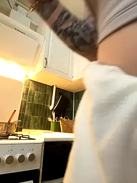 Snapshot of MayaMystic chatting on 11-15-25, 10:12 MayaMystic online show from 11-15-25, 10:12