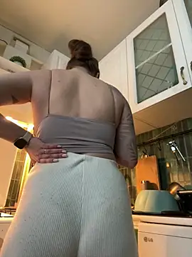 MayaMystic online show from 04-28-26, 01:05