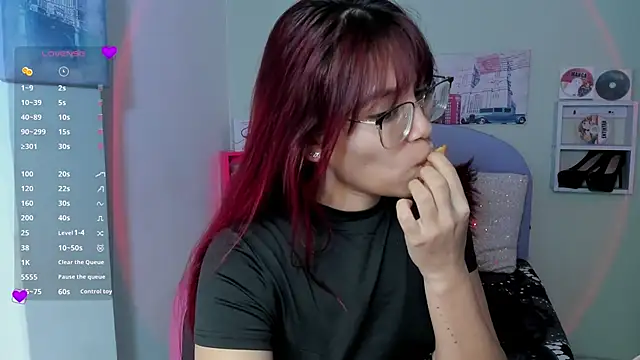 Snapshot of Fresita_Rosita chatting on 02-03-25, 12:36 Fresita Rosita online show from 02-03-25, 12:36