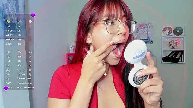 Snapshot of Fresita_Rosita chatting on 02-06-25, 02:58 Fresita Rosita online show from 02-06-25, 02:58