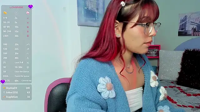 Snapshot of Fresita_Rosita chatting on 02-15-25, 10:21 Fresita Rosita online show from 02-15-25, 10:21