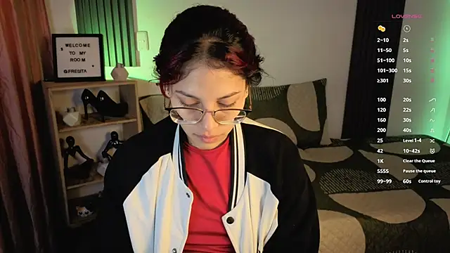 Snapshot of Fresita_Rosita chatting on 09-12-25, 12:27 Fresita Rosita online show from 09-12-25, 12:27
