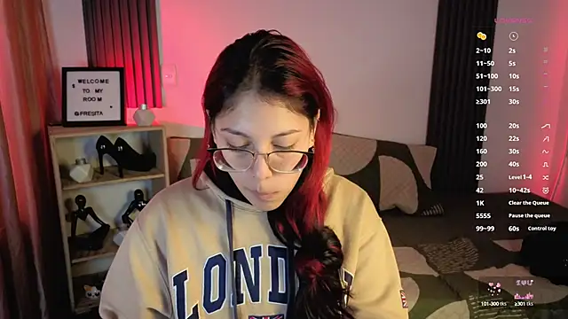 Snapshot of Fresita_Rosita chatting on 09-17-25, 01:46 Fresita Rosita online show from 09-17-25, 01:46