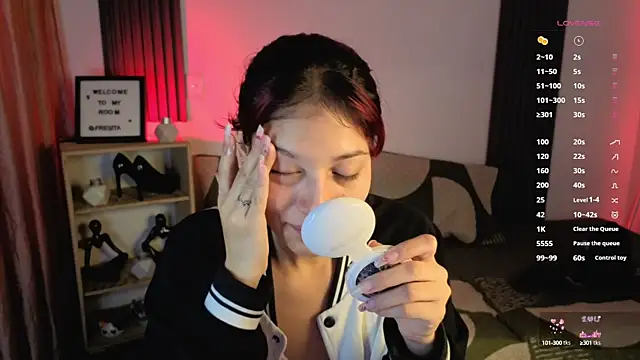 Snapshot of Fresita_Rosita chatting on 09-18-25, 12:29 Fresita Rosita online show from 09-18-25, 12:29