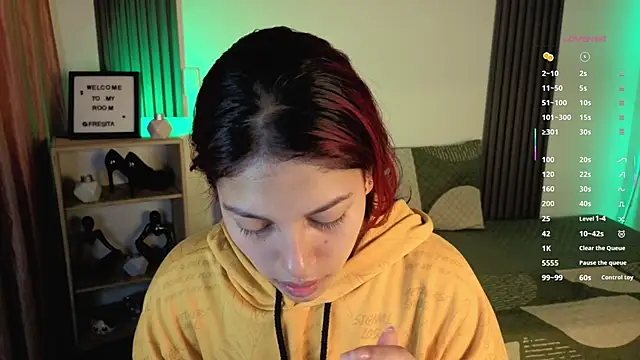 Snapshot of Fresita_Rosita chatting on 09-24-25, 12:19 Fresita Rosita online show from 09-24-25, 12:19