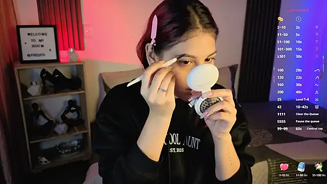 Snapshot of Fresita_Rosita chatting on 09-30-25, 12:54 Fresita Rosita online show from 09-30-25, 12:54