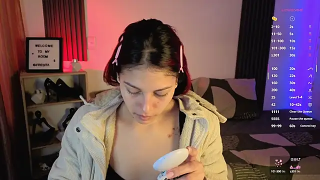 Snapshot of Fresita_Rosita chatting on 10-02-25, 01:07 Fresita Rosita online show from 10-02-25, 01:07