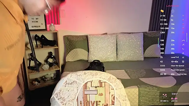 Snapshot of Fresita_Rosita chatting on 10-09-25, 12:03 Fresita Rosita online show from 10-09-25, 12:03