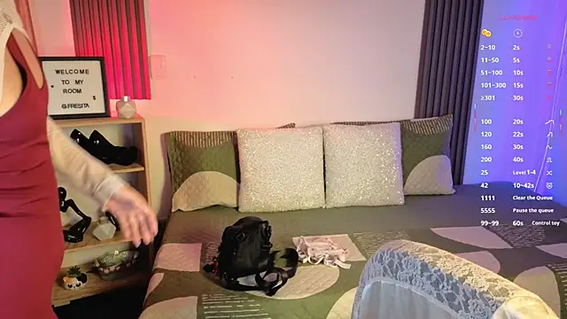 Snapshot of Fresita_Rosita chatting on 10-10-25, 12:15 Fresita Rosita online show from 10-10-25, 12:15