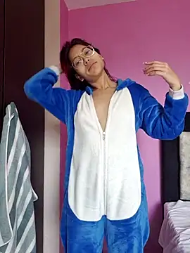 Snapshot of Fresita_Rosita chatting on 10-13-25, 01:44 Fresita Rosita online show from 10-13-25, 01:44