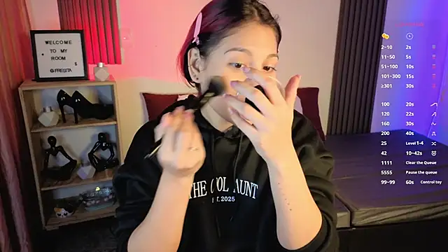 Snapshot of Fresita_Rosita chatting on 10-14-25, 12:17 Fresita Rosita online show from 10-14-25, 12:17