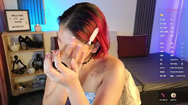 Snapshot of Fresita_Rosita chatting on 10-18-25, 12:50 Fresita Rosita online show from 10-18-25, 12:50