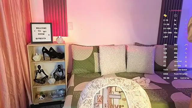 Snapshot of Fresita_Rosita chatting on 10-21-25, 12:28 Fresita Rosita online show from 10-21-25, 12:28