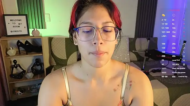 Snapshot of Fresita_Rosita chatting on 10-24-25, 12:23 Fresita Rosita online show from 10-24-25, 12:23