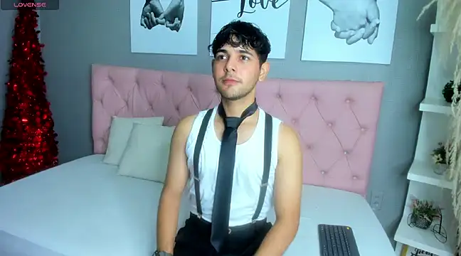 Snapshot of Samir_bear chatting on 12-24-24, 01:06 Samir bear online show from 12-24-24, 01:06