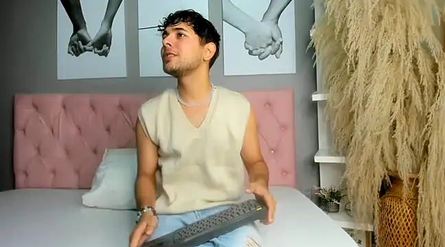 Snapshot of Samir_bear chatting on 01-03-25, 12:41 Samir bear online show from 01-03-25, 12:41