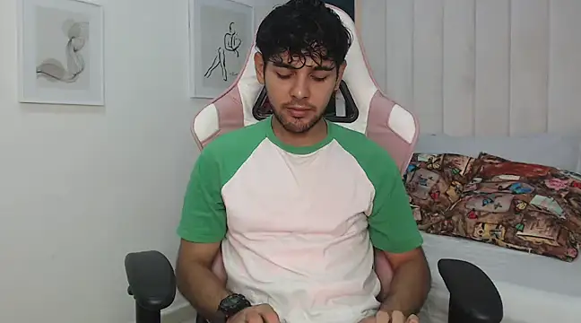 Snapshot of Samir_bear chatting on 01-04-25, 12:49 Samir bear online show from 01-04-25, 12:49